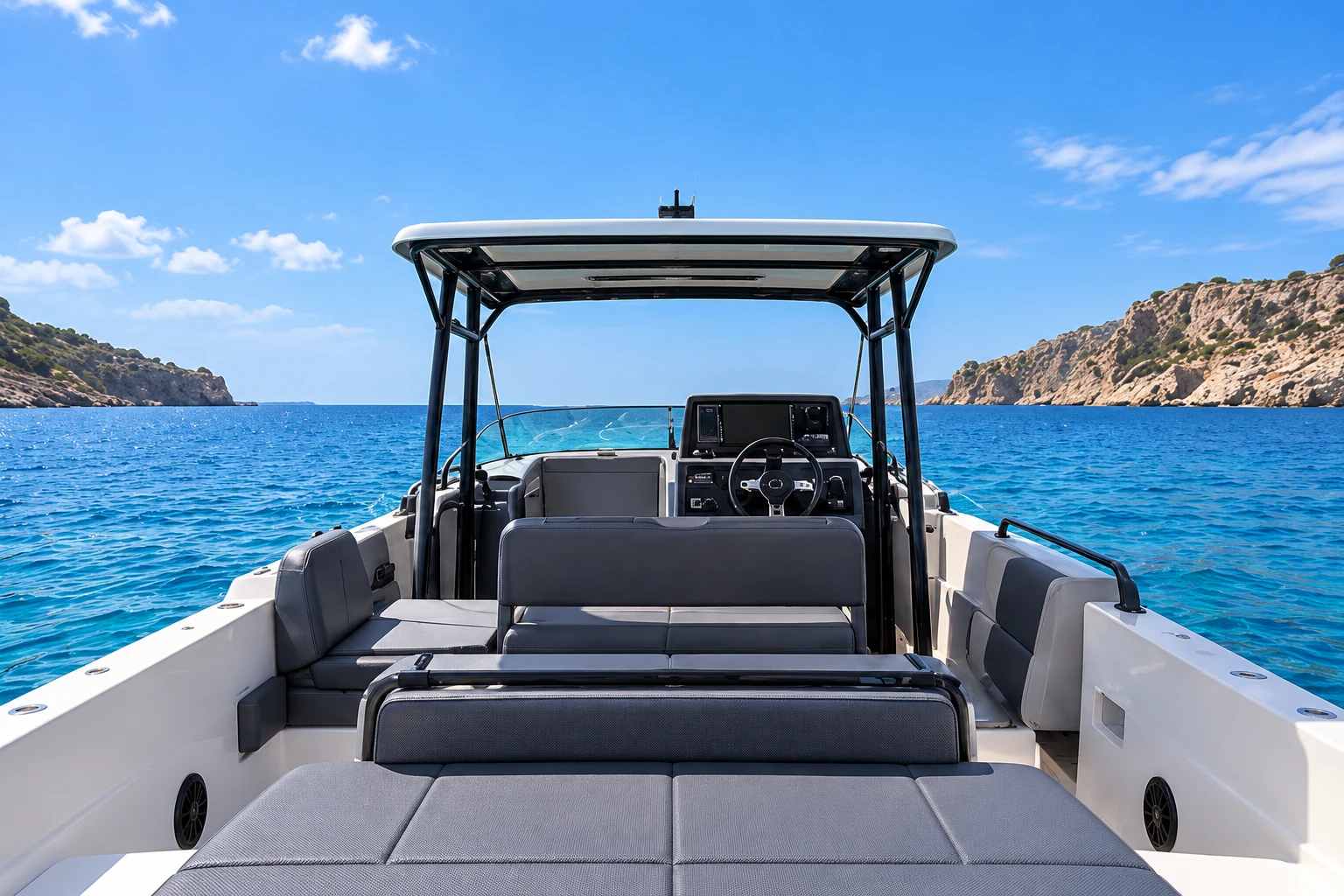 RIB mit Sonnendach · Cala Ratjada – Illustrationsfoto zum Bootstyp
